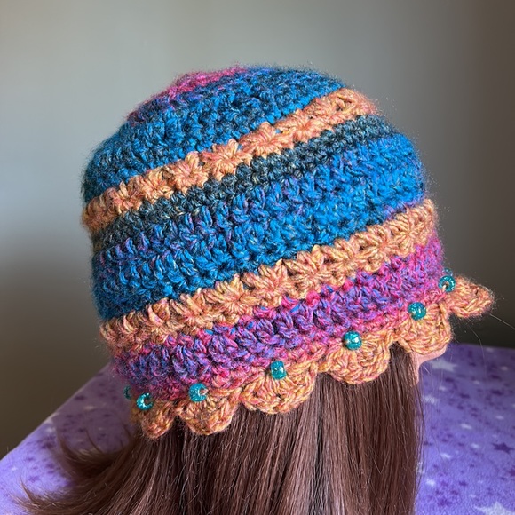 Crochet flower beanie medium/adult :large/child size soft acrylic yarn new - Picture 6 of 6